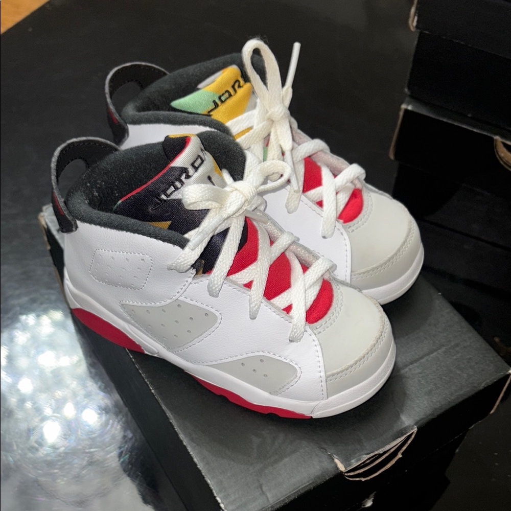 Jordan Retro 6 - Kids size: 8C